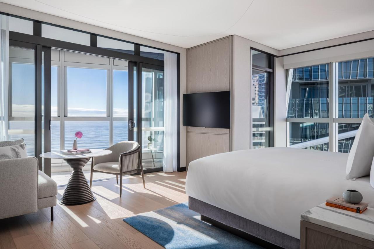 The Langham, Gold Coast And Jewel Residences Exterior foto A guest room at the West Hollywood Edition